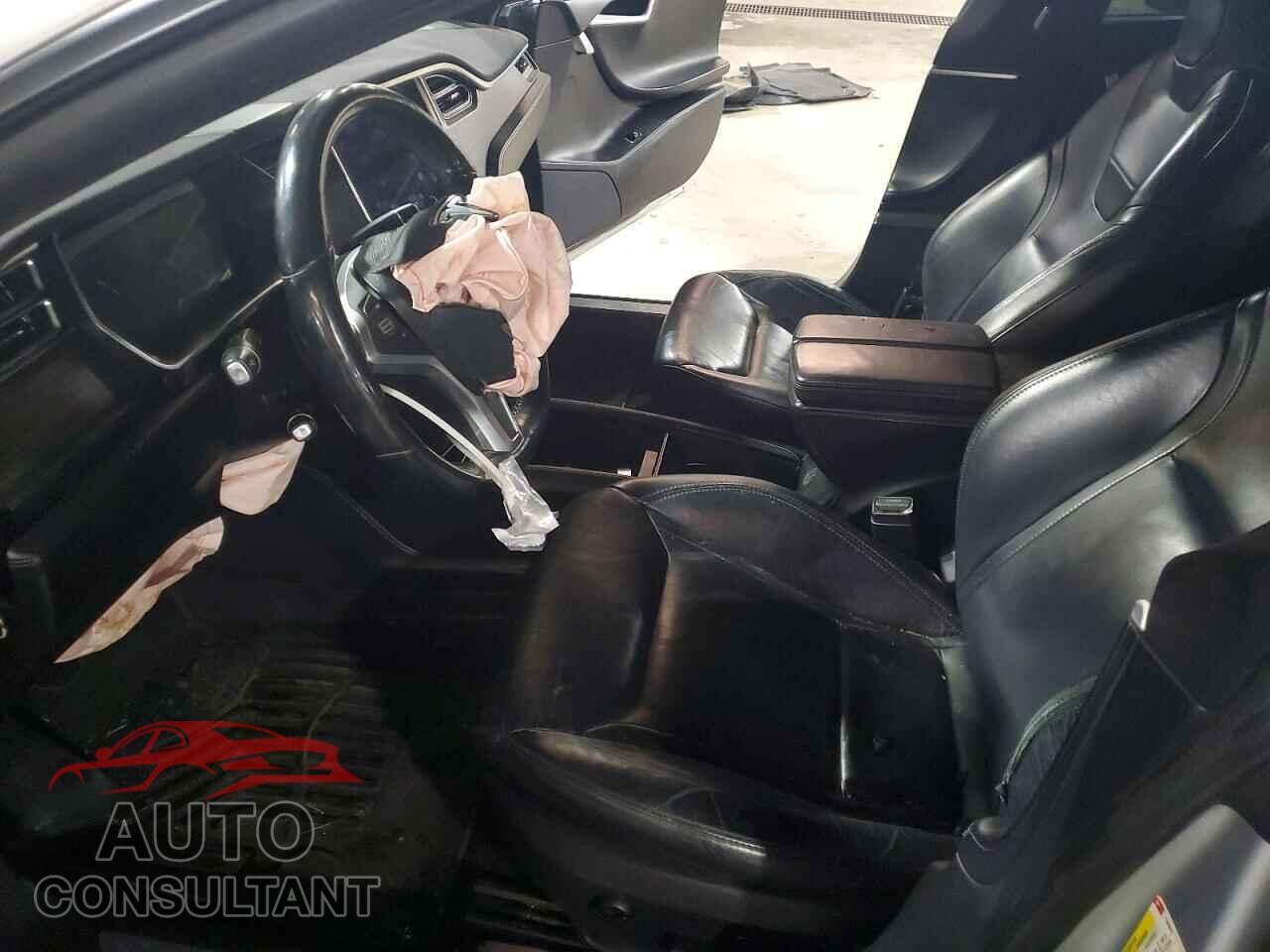TESLA MODEL S 2015 - 5YJSA1E24FF116589