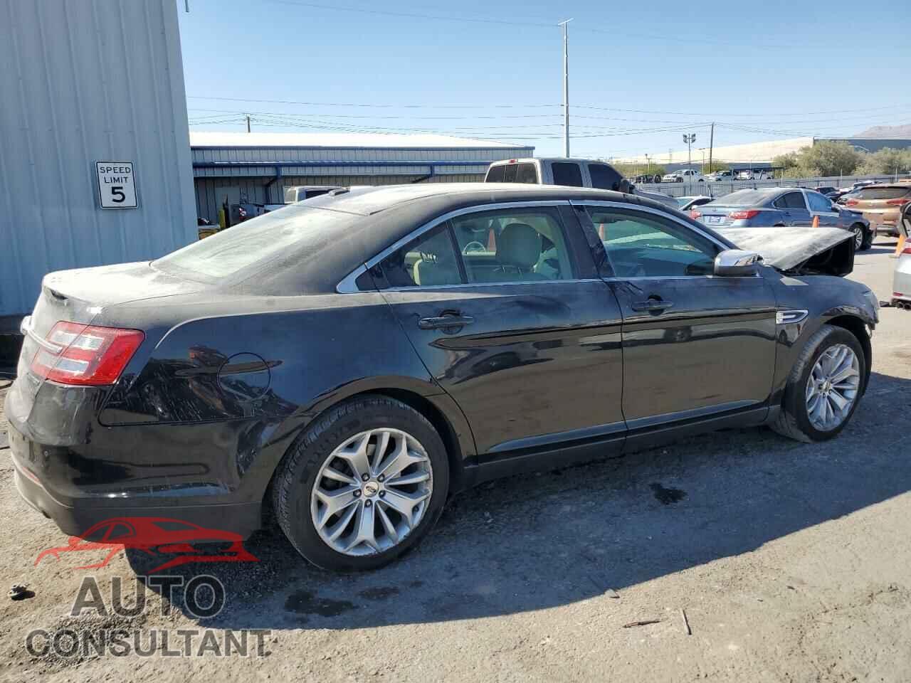 FORD TAURUS 2018 - 1FAHP2F82JG110313