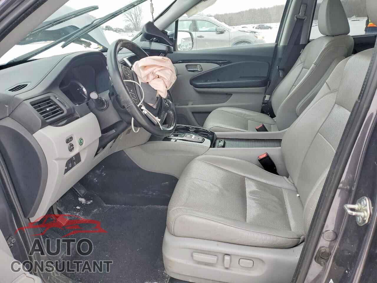 HONDA PILOT 2017 - 5FNYF6H02HB053112