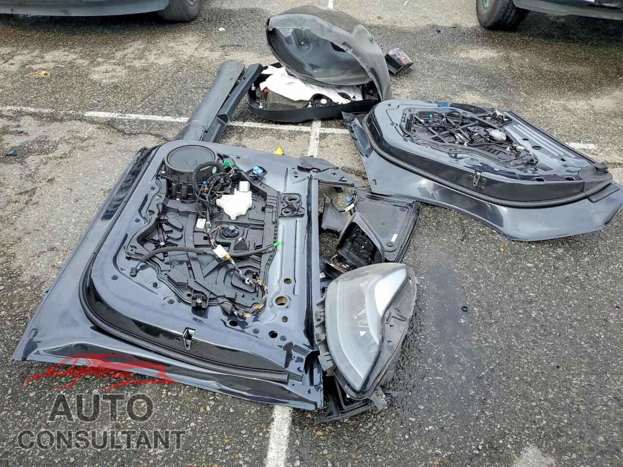 TESLA MODEL Y 2024 - 7SAYGDED8RF051300