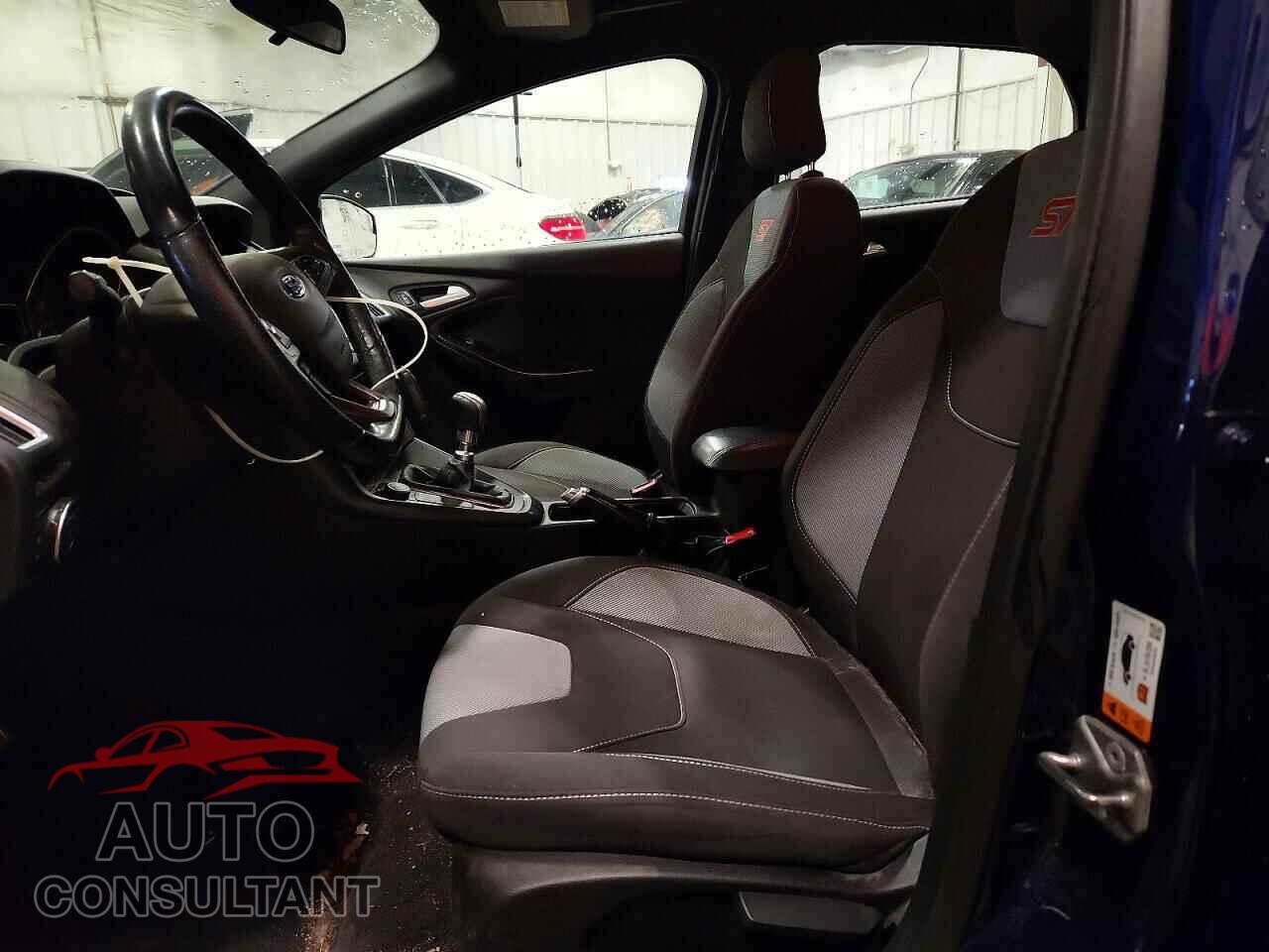FORD FOCUS 2017 - 1FADP3L92HL314323