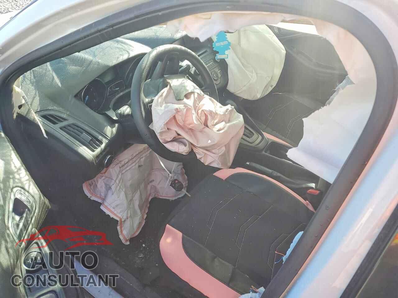 FORD FOCUS 2016 - 1FADP3E28GL399442