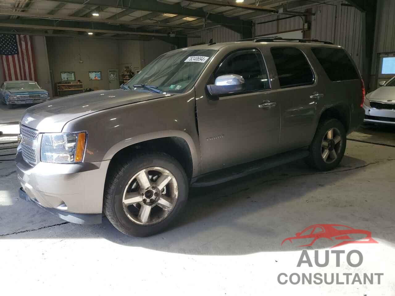 CHEVROLET TAHOE 2011 - 1GNSKAE02BR228623