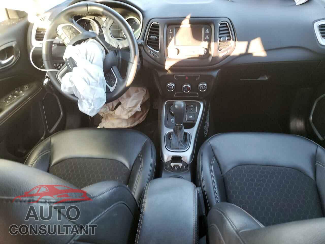JEEP COMPASS 2018 - 3C4NJDBB3JT314576