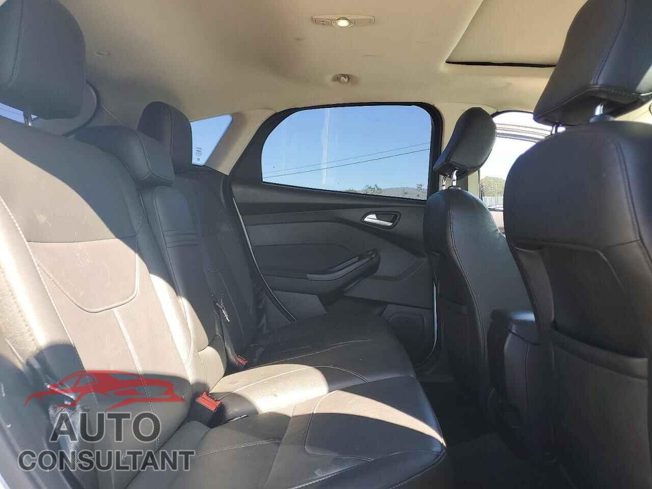FORD FOCUS 2015 - 1FADP3K25FL314995