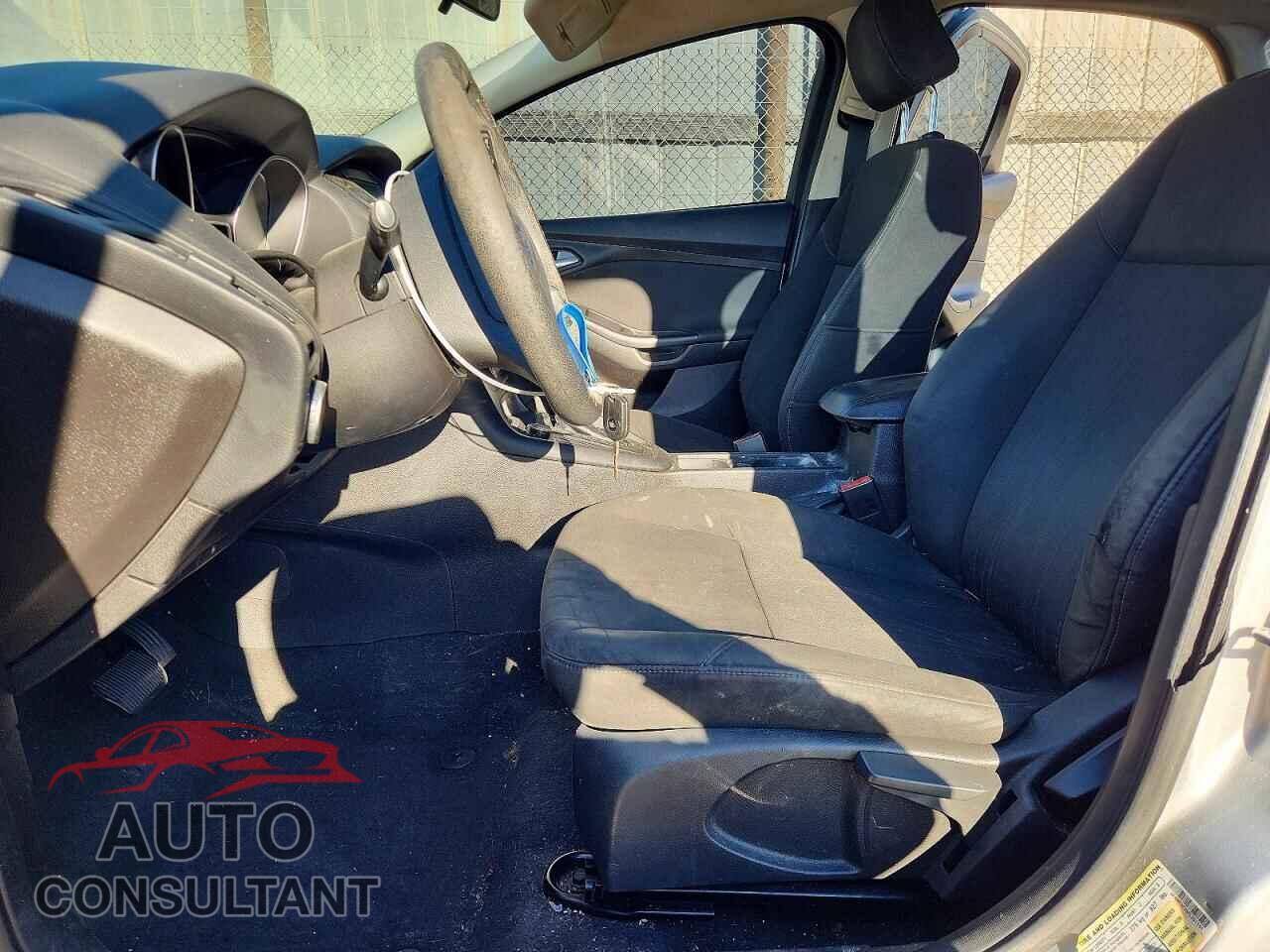 FORD FOCUS 2015 - 1FADP3F25FL257191
