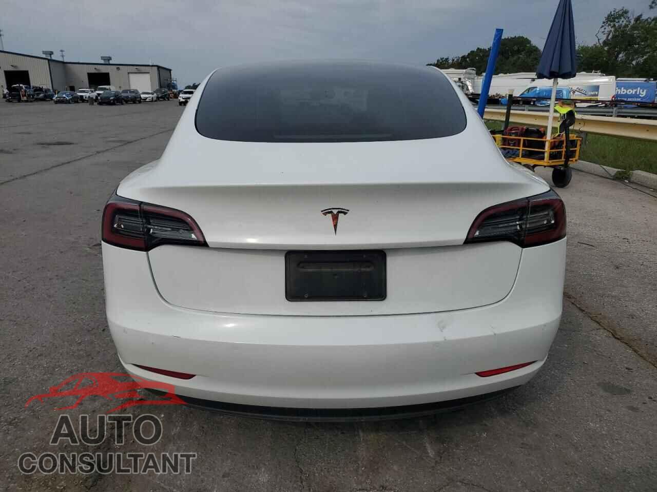 TESLA MODEL 3 2021 - 5YJ3E1EA5MF870033
