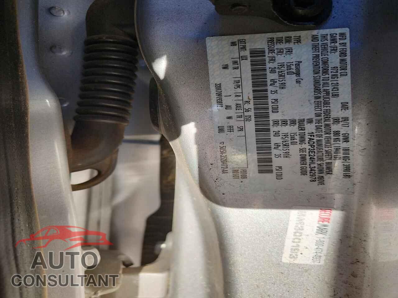 FORD FOCUS 2017 - 1FADP3E24HL342978