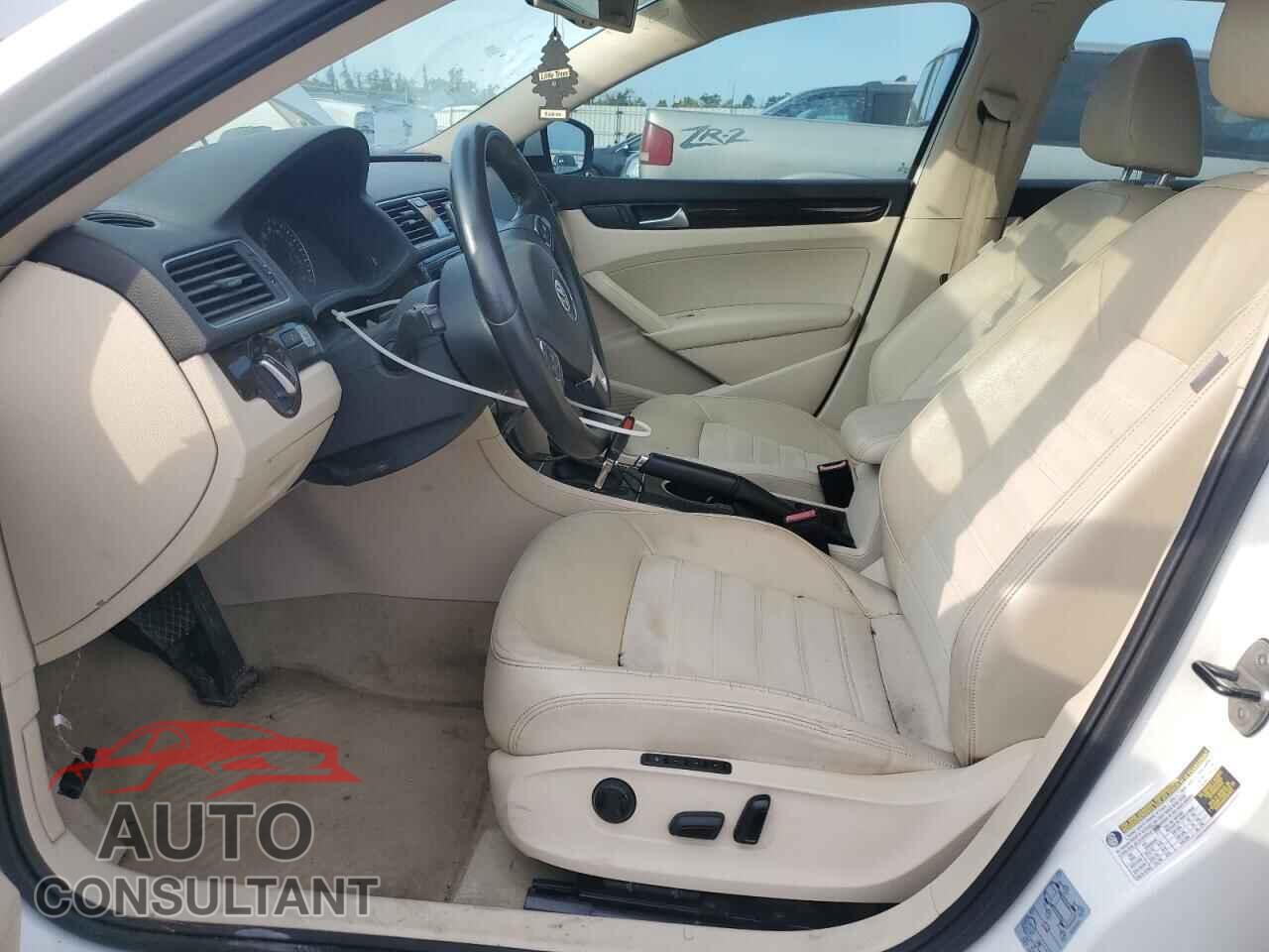 VOLKSWAGEN PASSAT 2014 - 1VWCN7A35EC009991