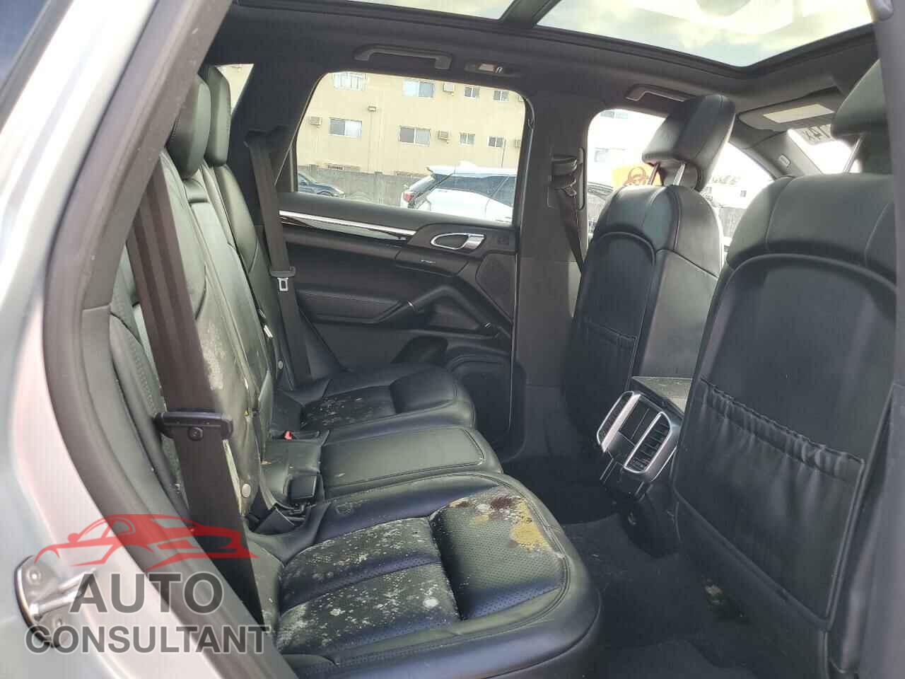 PORSCHE CAYENNE 2017 - WP1AA2A26HKA87298