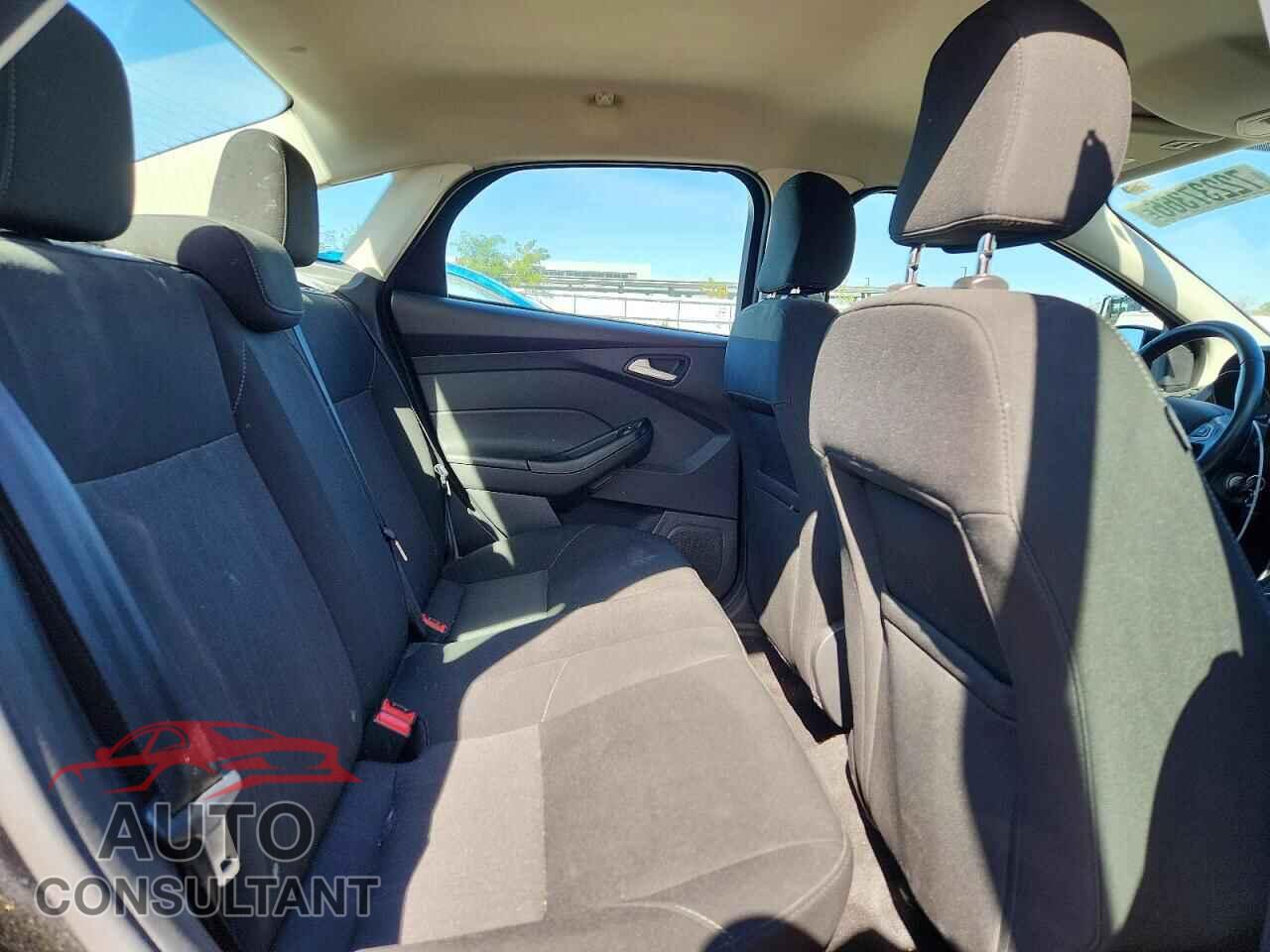 FORD FOCUS 2017 - 1FADP3F29HL327830