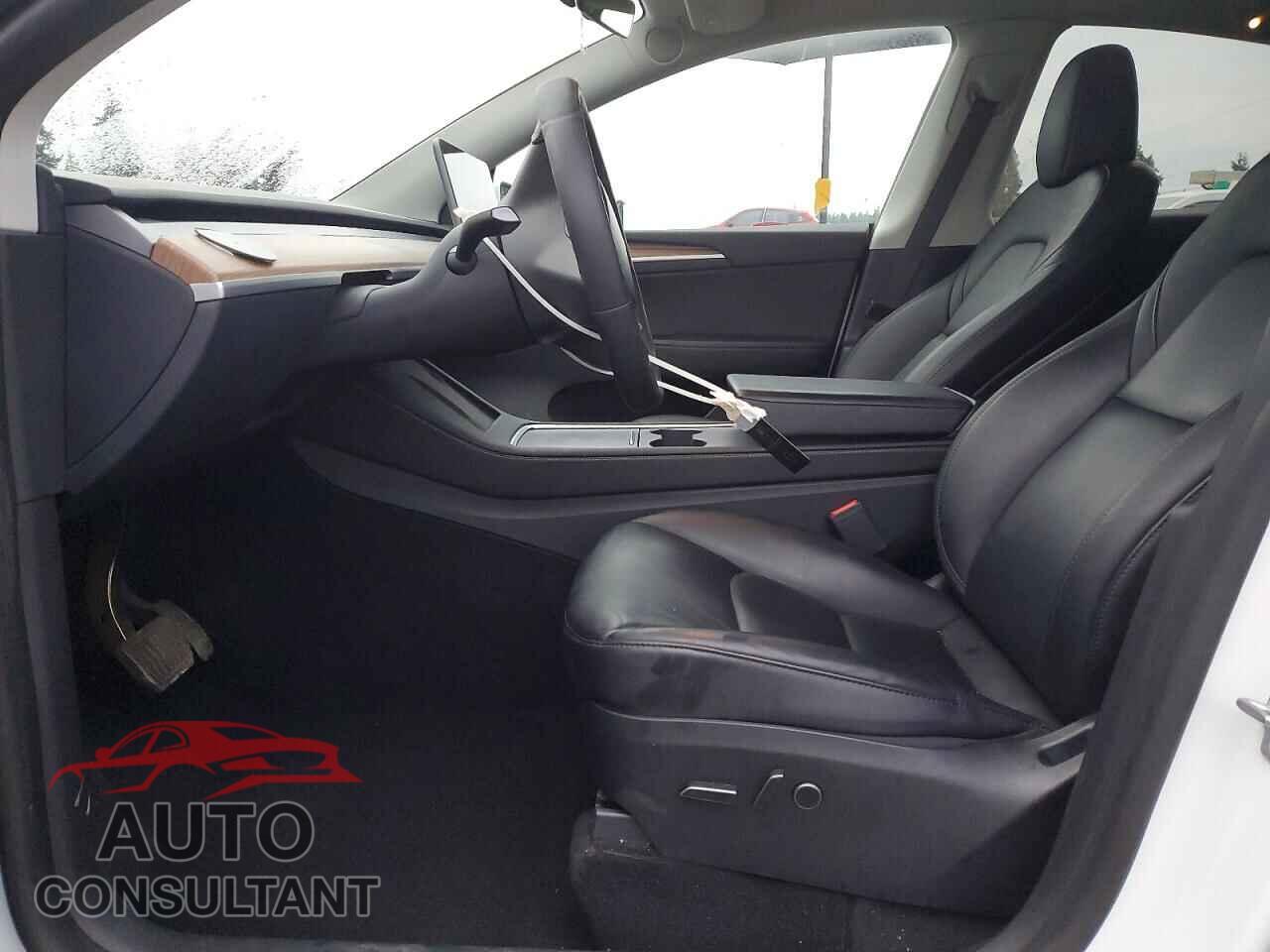 TESLA MODEL Y 2024 - 7SAYGAEE0RF984096