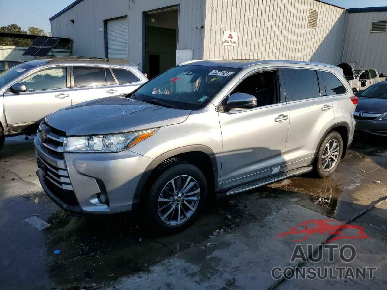 TOYOTA HIGHLANDER 2018 - 5TDKZRFH3JS544121