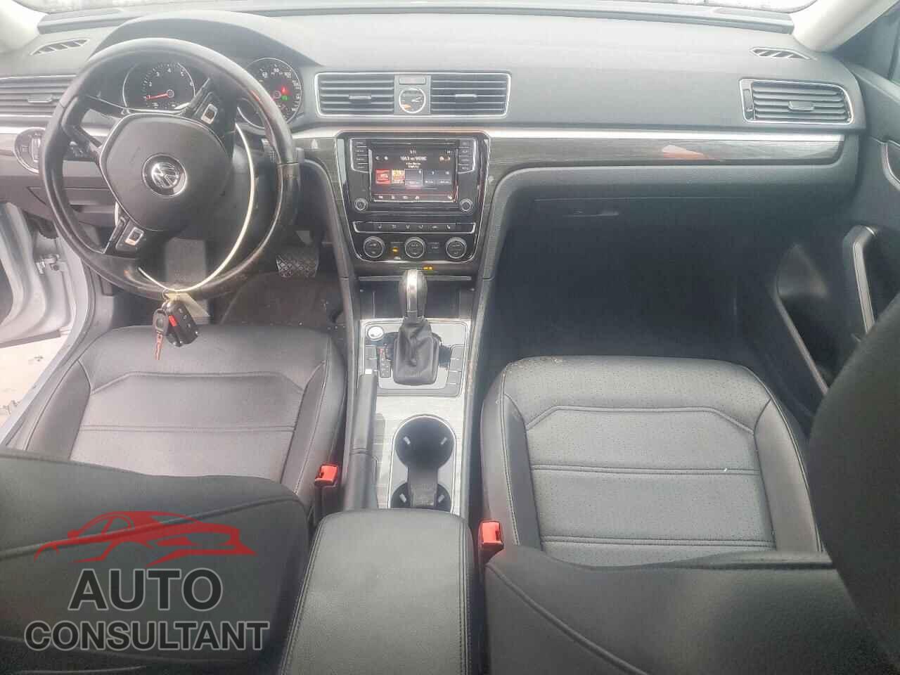 VOLKSWAGEN PASSAT 2017 - 1VWBT7A37HC061306