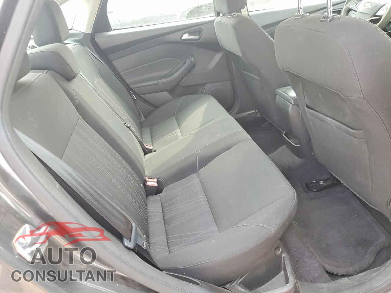 FORD FOCUS 2017 - 1FADP3F26HL237244