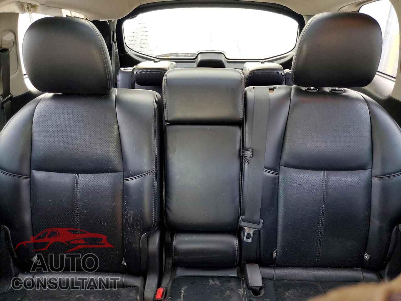 NISSAN PATHFINDER 2014 - 5N1AR2MN7EC717671