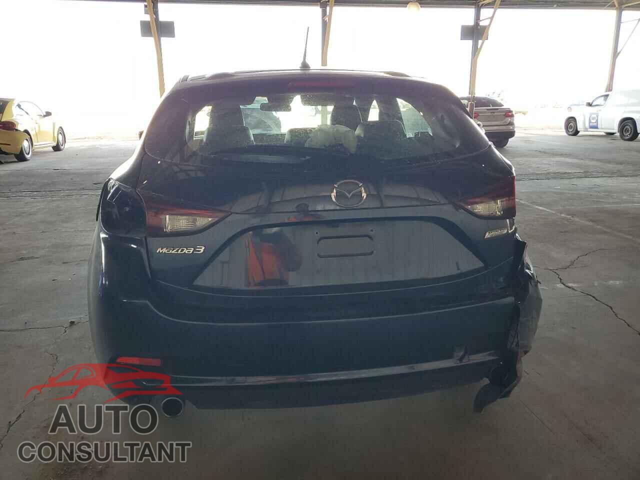 MAZDA 3 2018 - 3MZBN1L31JM210513