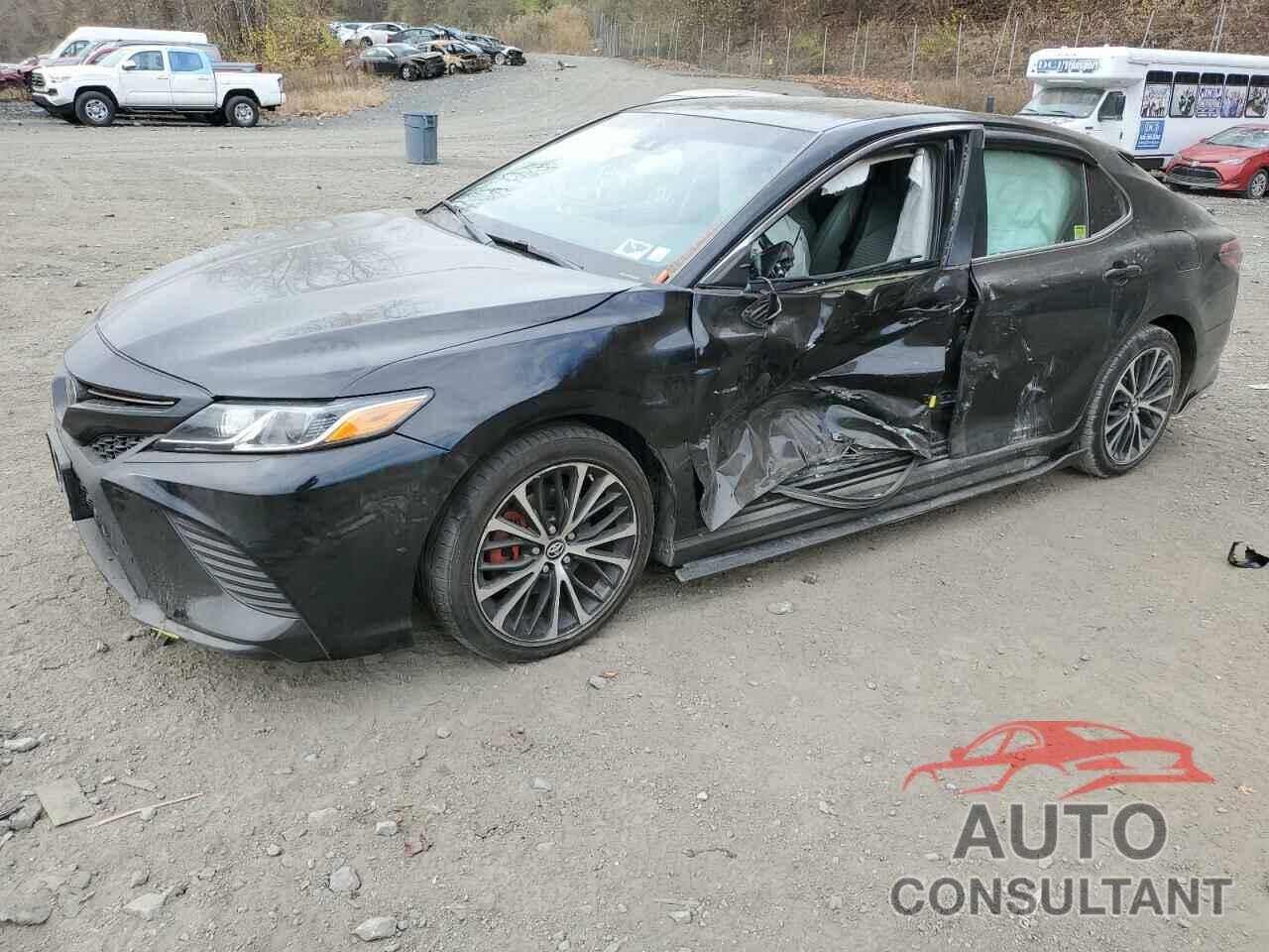 TOYOTA CAMRY 2018 - 4T1B11HK2JU056657