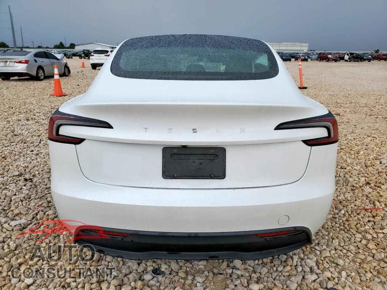 TESLA MODEL 3 2024 - 5YJ3E1EA8RF773528