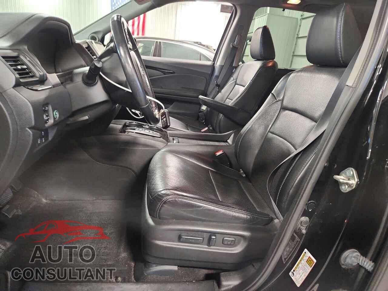 HONDA PILOT 2017 - 5FNYF6H08HB054863