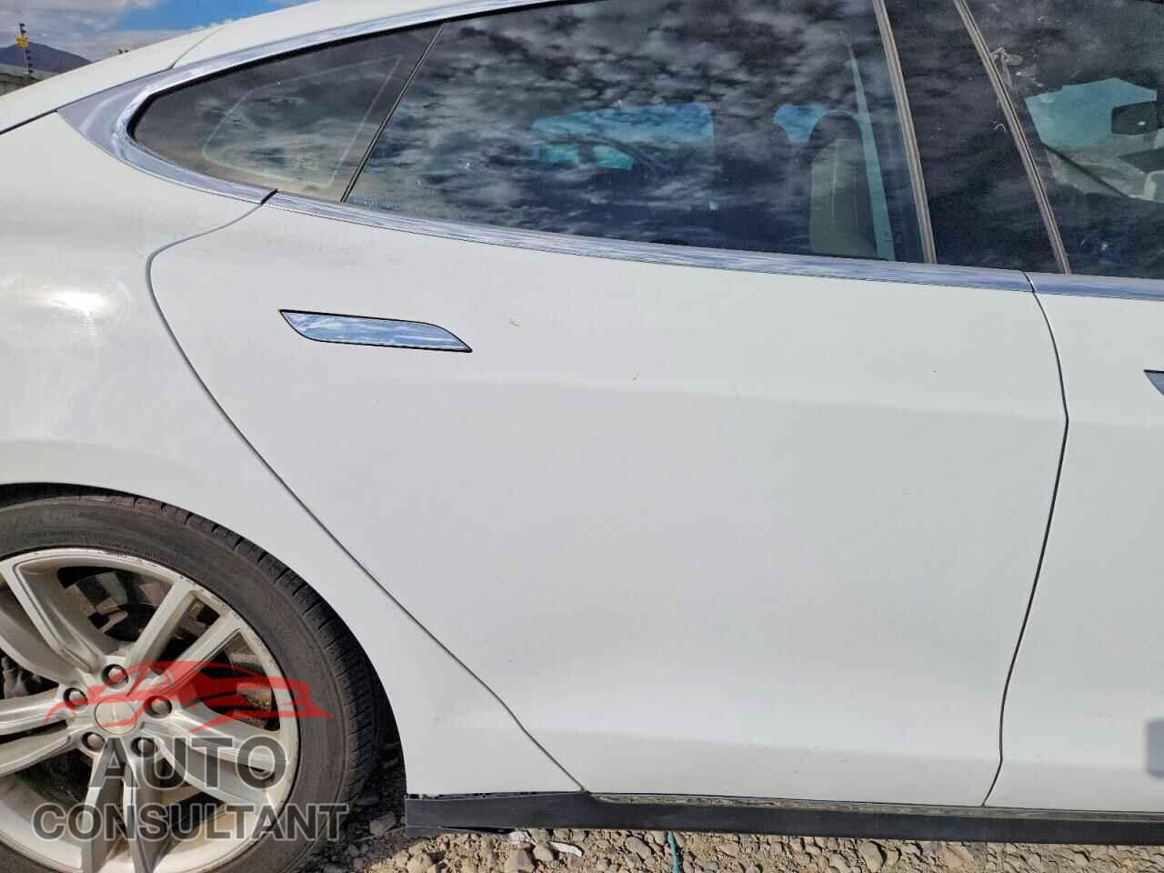 TESLA MODEL S 2013 - 5YJSA1AC1DFP10231