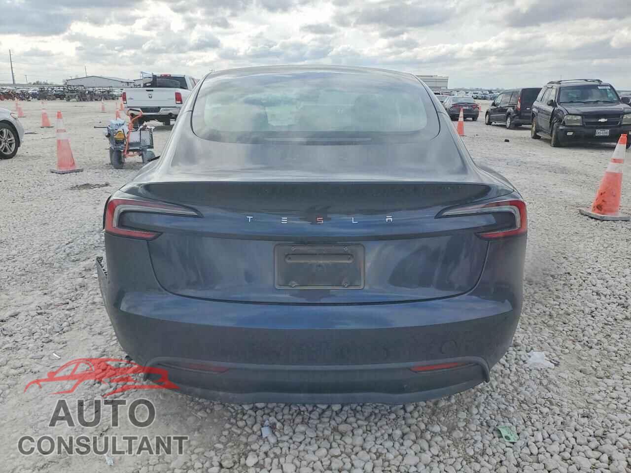 TESLA MODEL 3 2024 - 5YJ3E1EA9RF782898