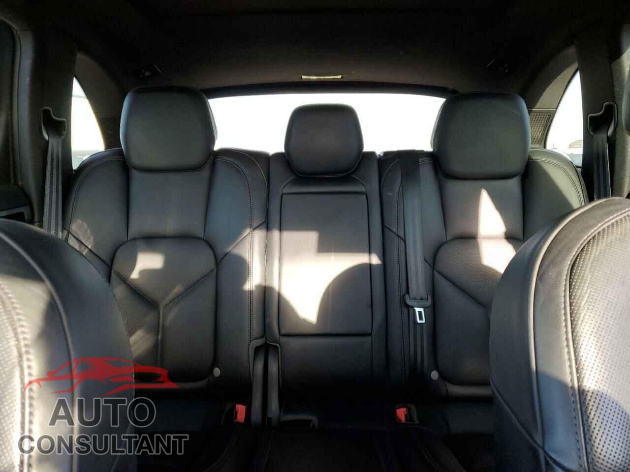 PORSCHE CAYENNE 2016 - WP1AA2A27GLA06169