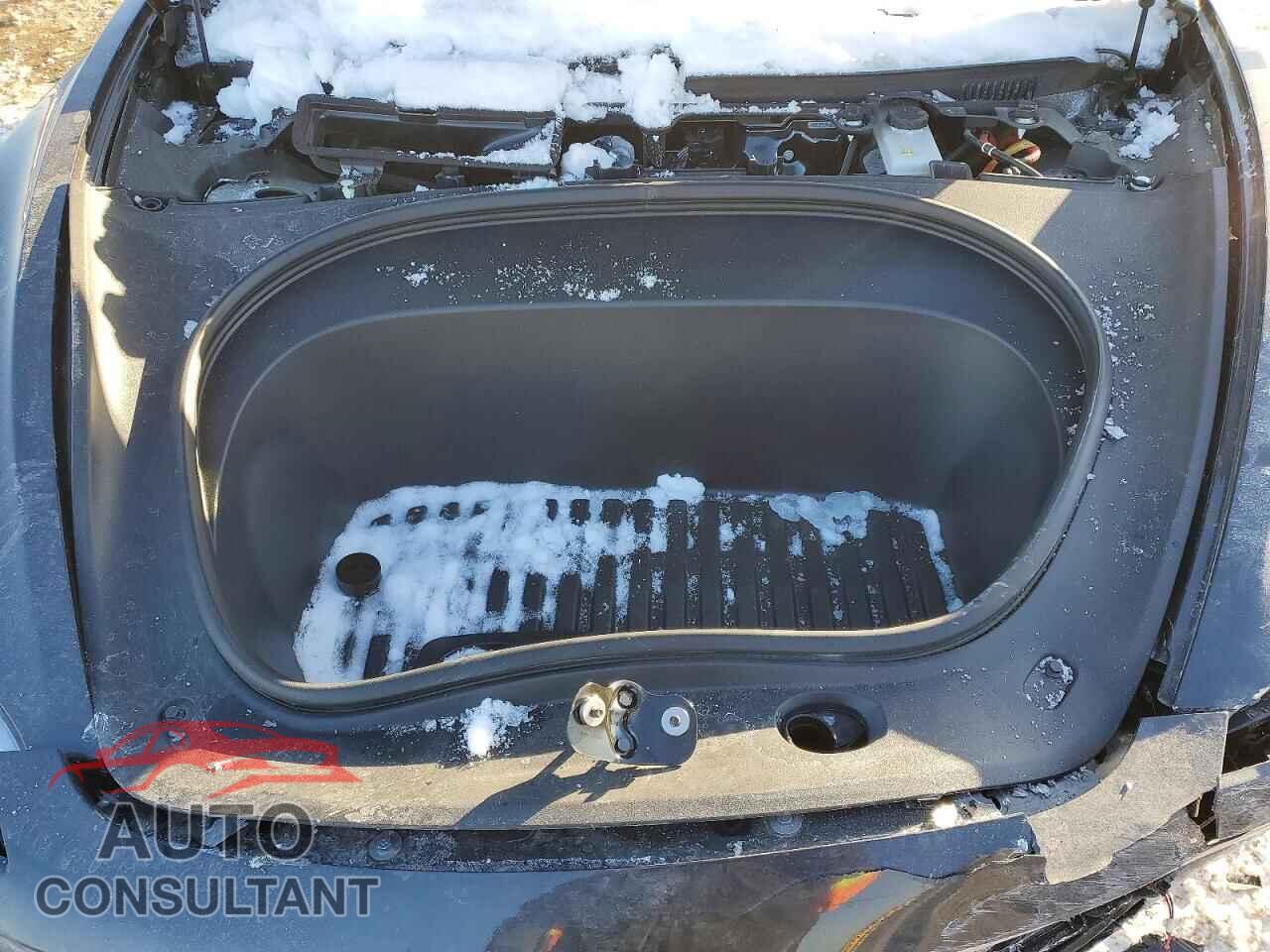 TESLA MODEL 3 2025 - 5YJ3E1EA3SF025324