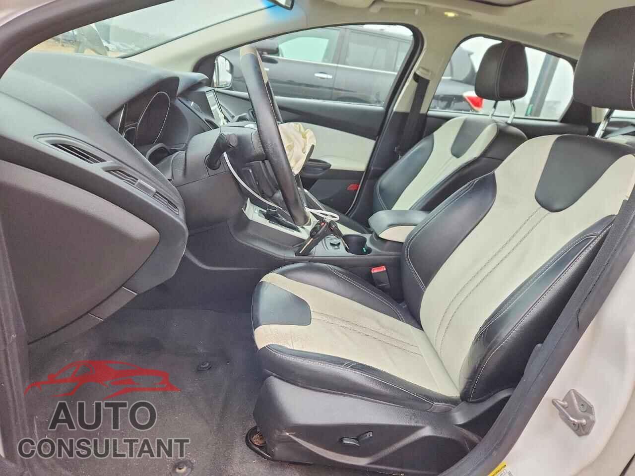 FORD FOCUS 2012 - 1FAHP3H2XCL130110