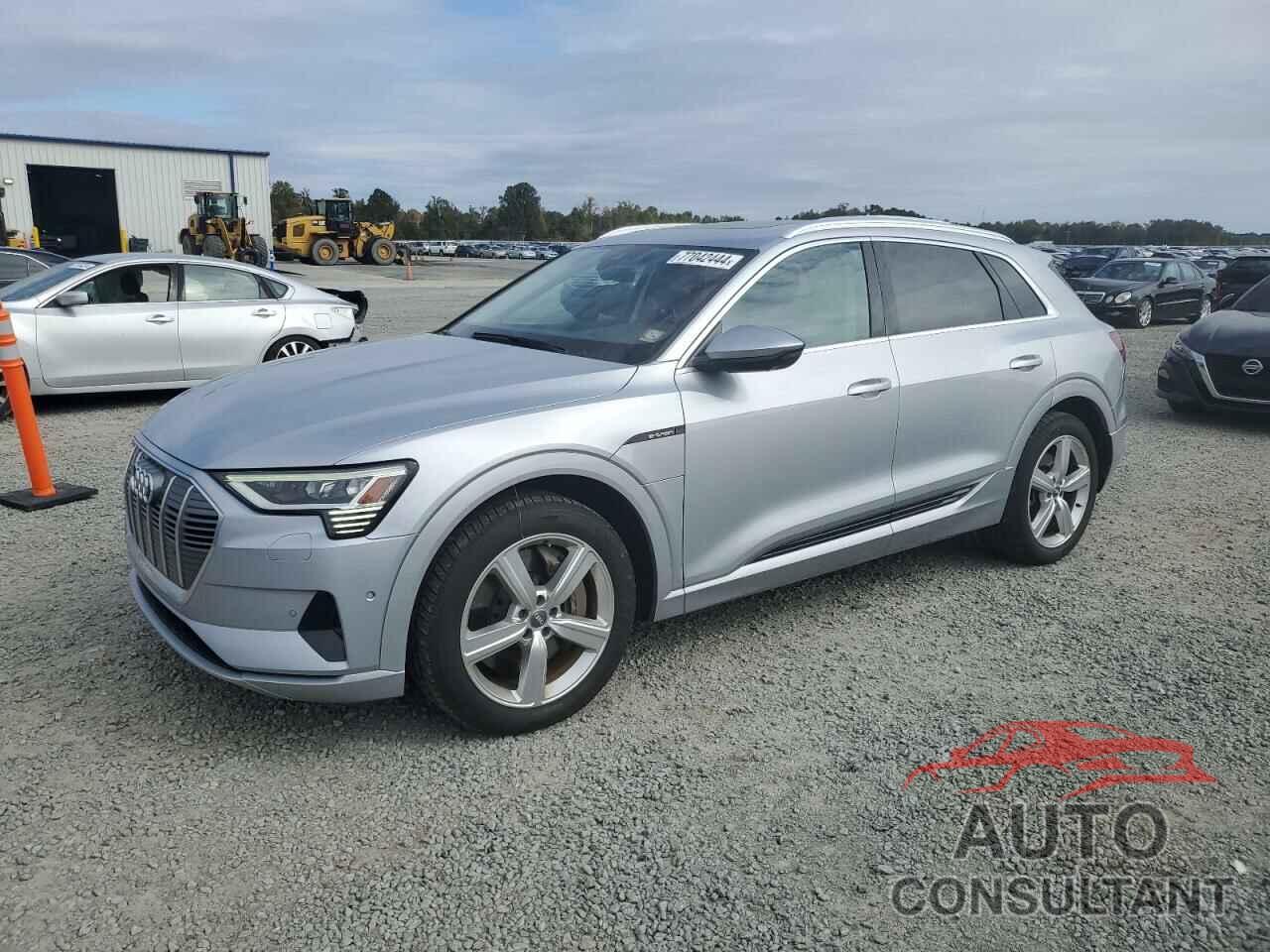 AUDI E-TRON 2019 - WA1LAAGE8KB010276