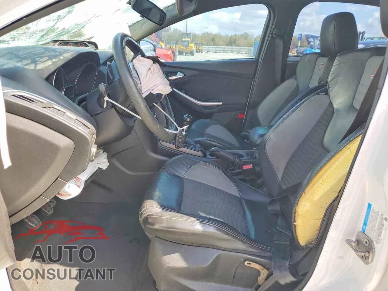 FORD FOCUS 2013 - 1FADP3L97DL181553