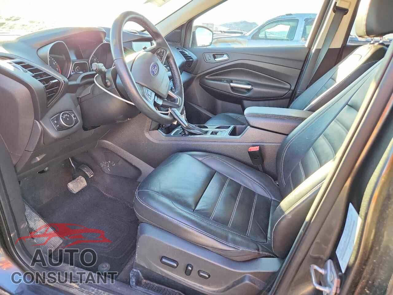 FORD ESCAPE 2017 - 1FMCU9J95HUB25076