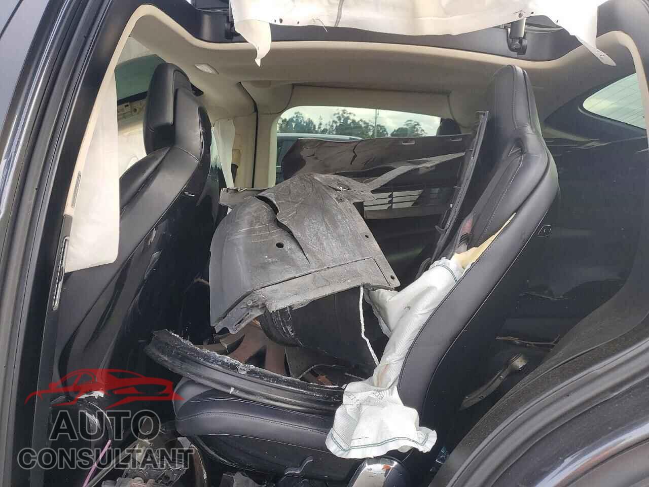 TESLA MODEL X 2016 - 5YJXCBE21GF008583