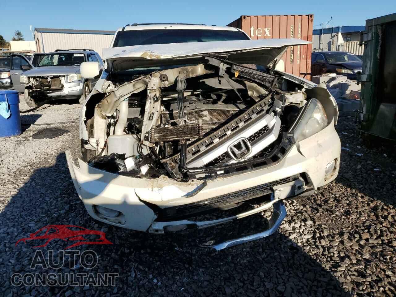 HONDA PILOT 2011 - 5FNYF4H96BB092375