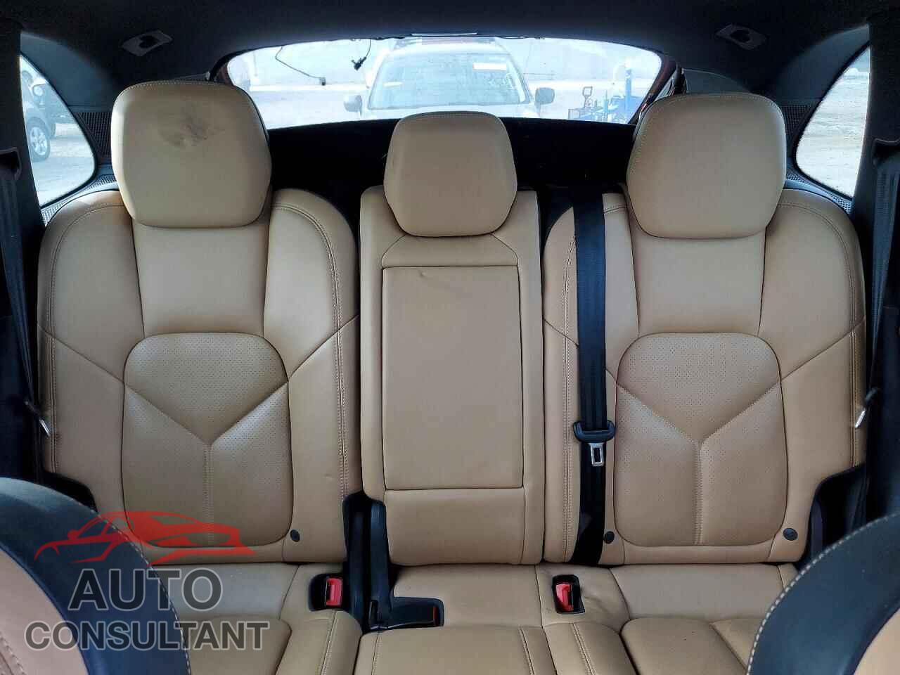 PORSCHE CAYENNE 2016 - WP1AA2A21GLA10539