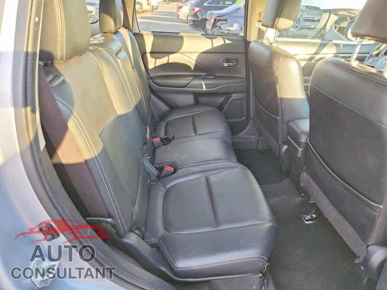 MITSUBISHI OUTLANDER 2016 - JA4AD3A36GZ007716