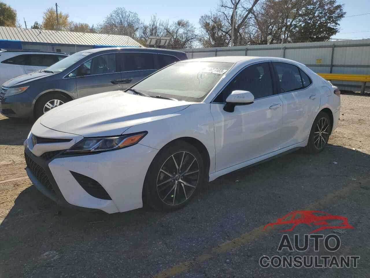 TOYOTA CAMRY 2018 - 4T1B11HK2JU612918