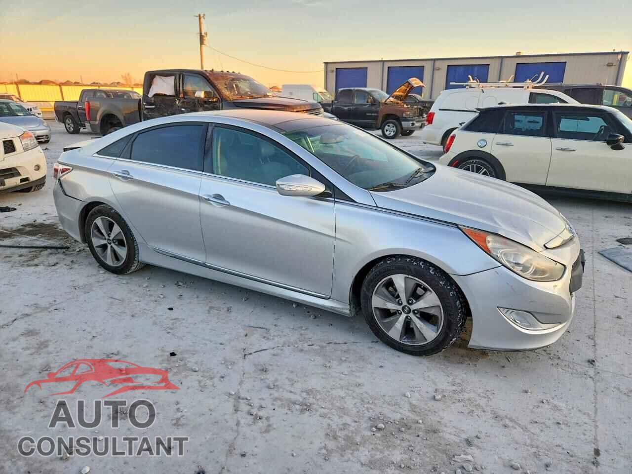 HYUNDAI SONATA 2011 - KMHEC4A40BA018075