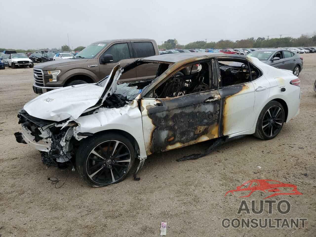 TOYOTA CAMRY 2018 - 4T1B61HK5JU115623