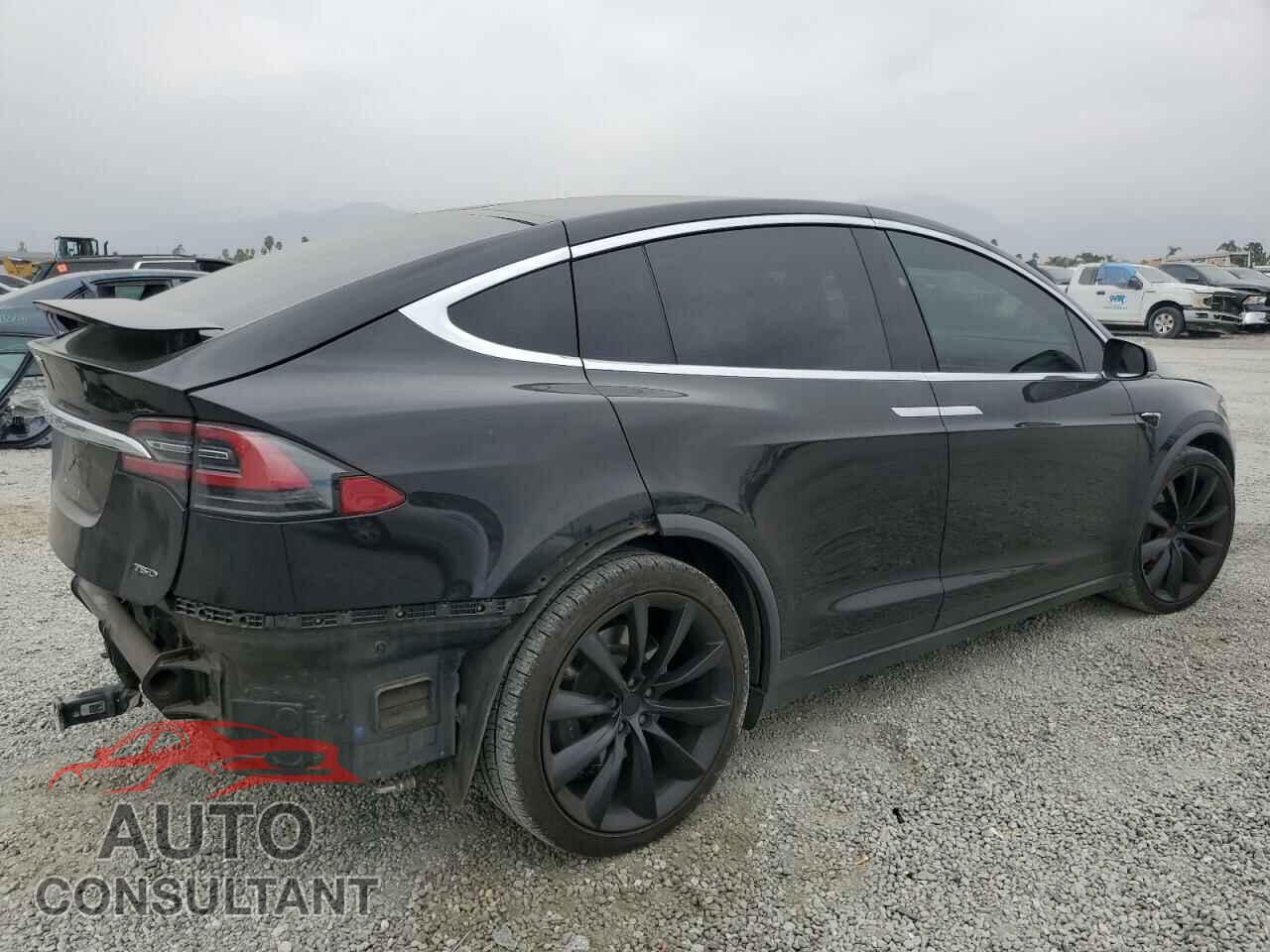 TESLA MODEL X 2018 - 5YJXCBE21JF092671