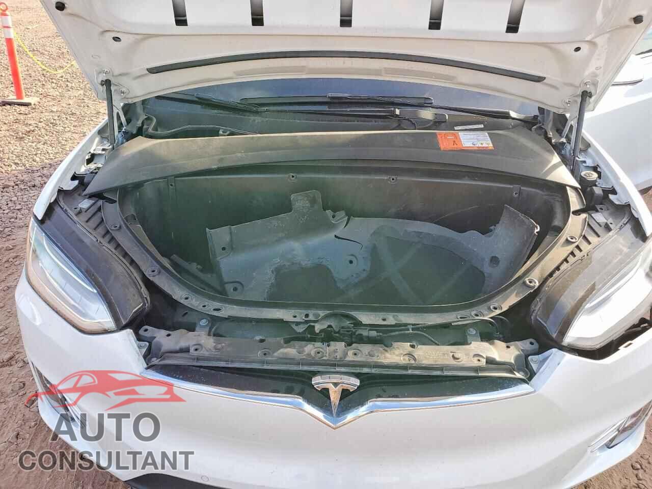 TESLA MODEL X 2018 - 5YJXCAE27JF115638