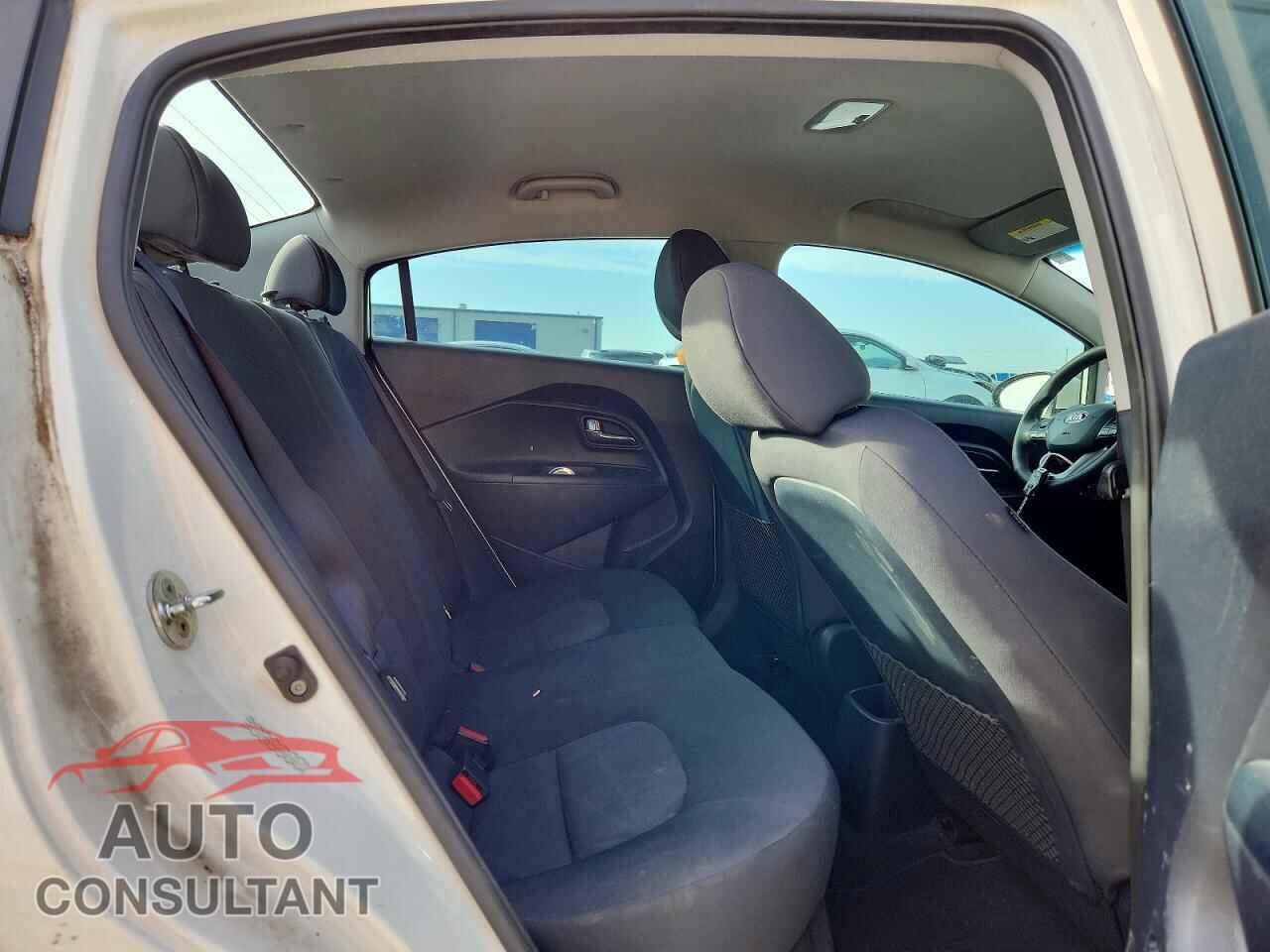 KIA RIO 2015 - KNADM4A30F6427901