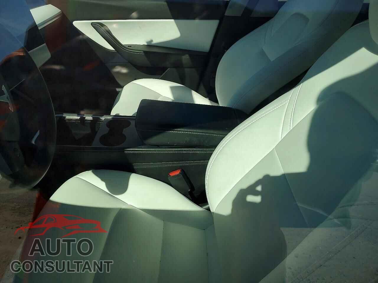 TESLA MODEL Y 2021 - 5YJYGDEE1MF246346