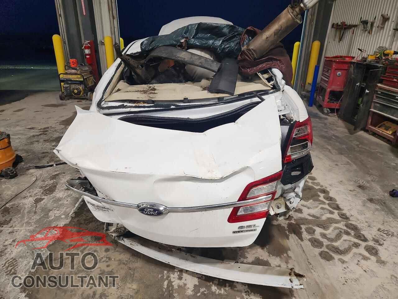 FORD TAURUS 2017 - 1FAHP2E88HG117164