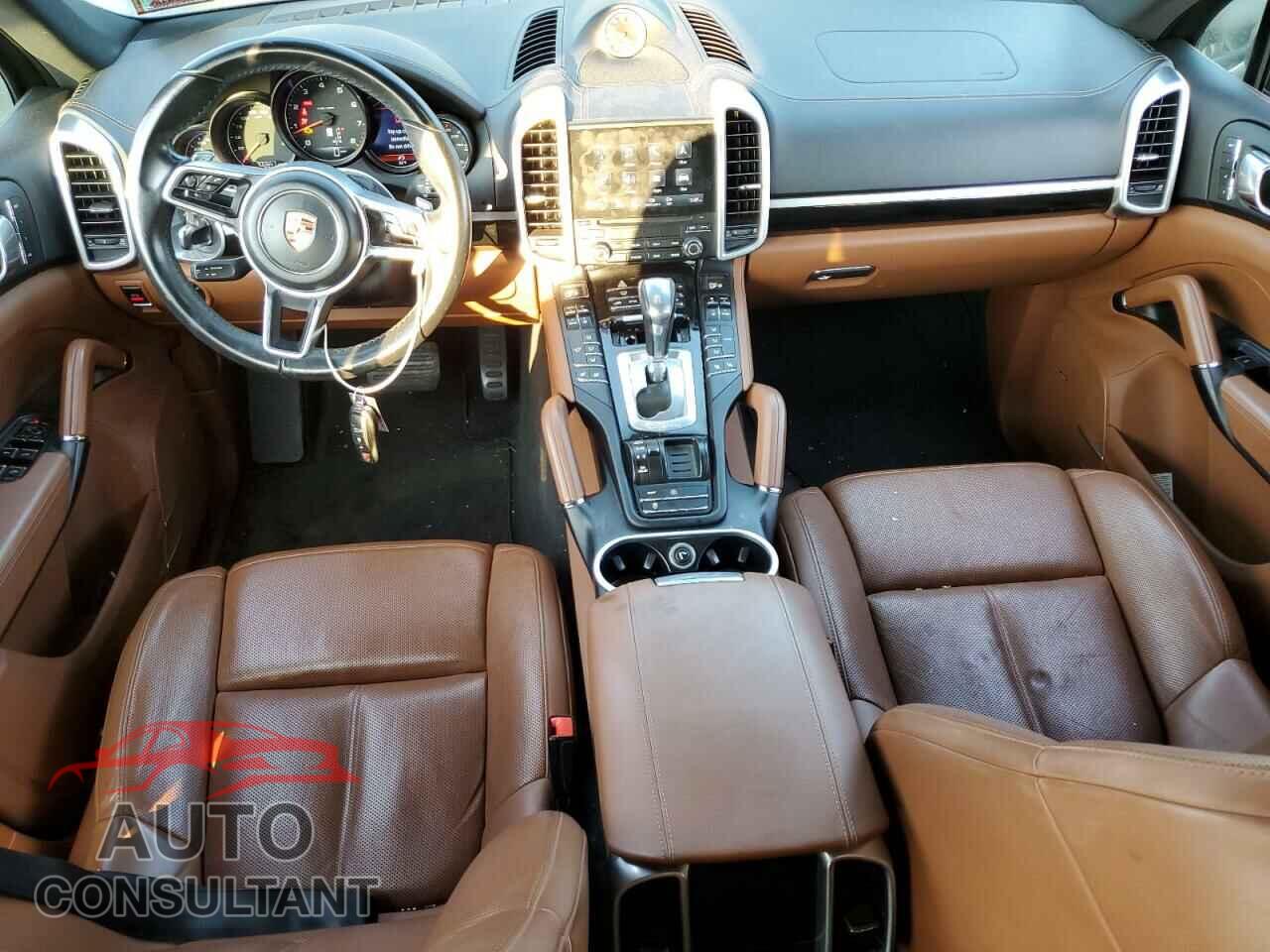 PORSCHE CAYENNE 2017 - WP1AA2A2XHKA85117