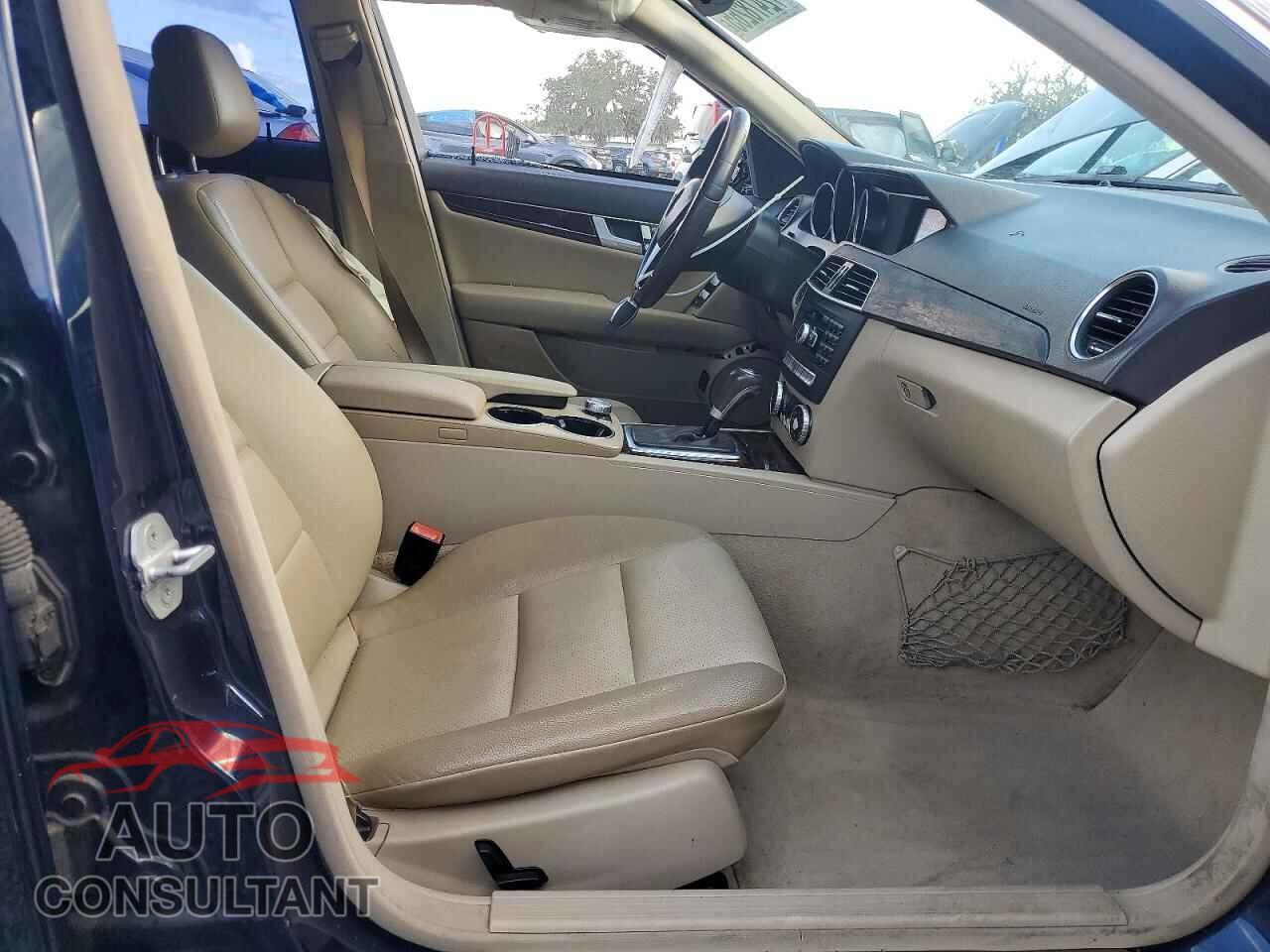 MERCEDES-BENZ C-CLASS 2014 - WDDGF4HB4EA958561