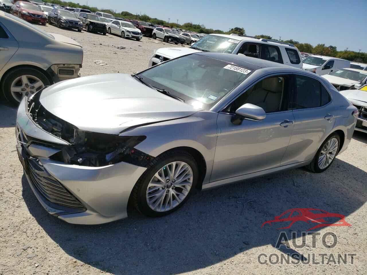 TOYOTA CAMRY 2018 - 4T1B11HK4JU013289