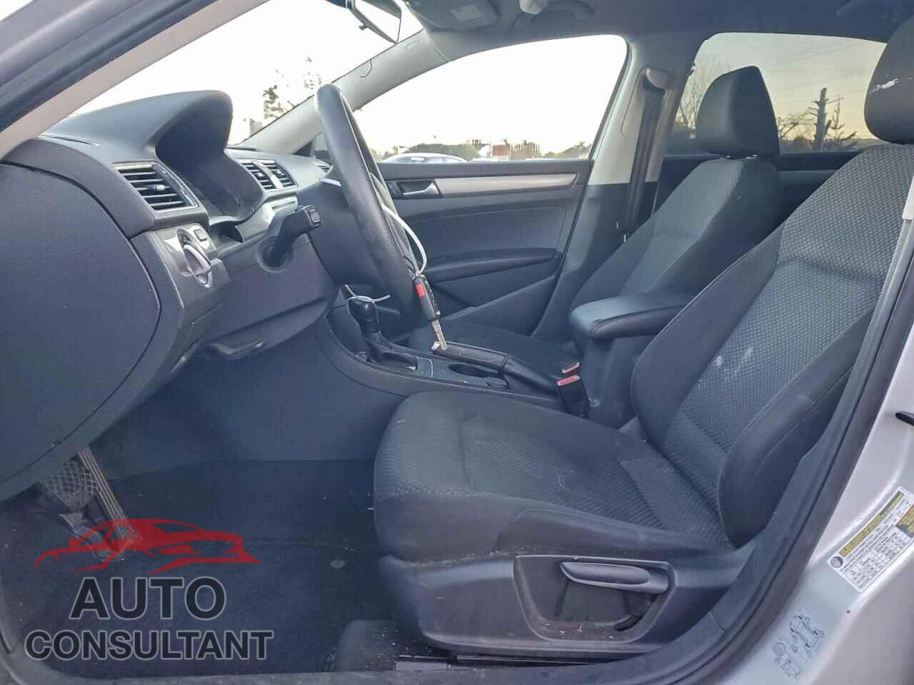 VOLKSWAGEN PASSAT 2013 - 1VWAP7A32DC080470