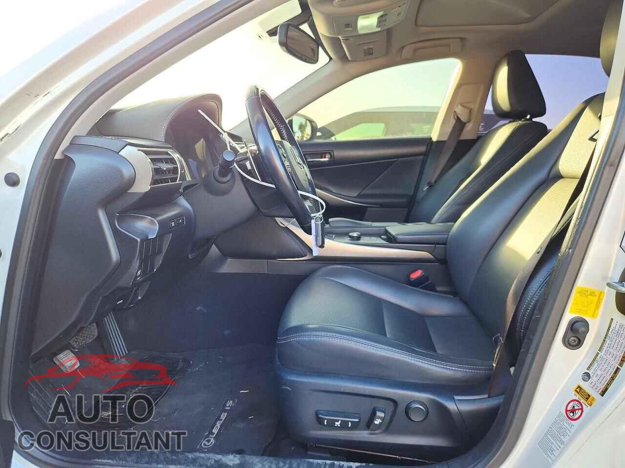 LEXUS IS 2016 - JTHBA1D2XG5017276