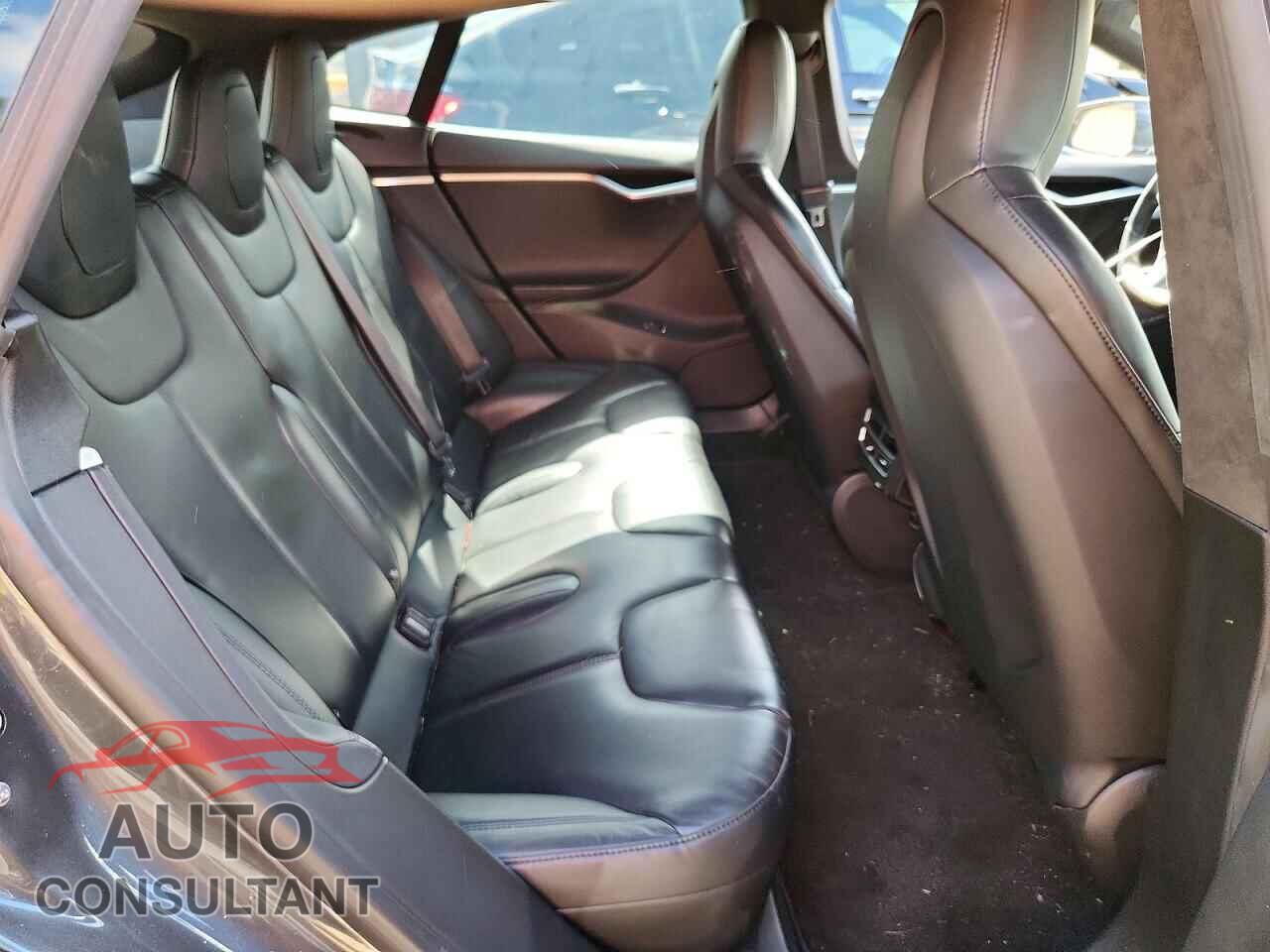 TESLA MODEL S 2015 - 5YJSA1E10FF116595